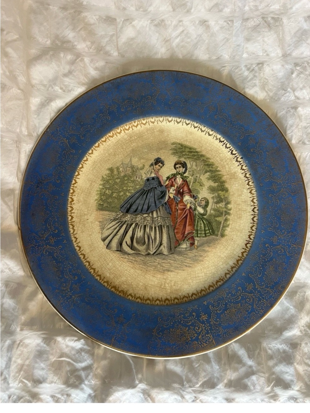 VINTAGE CENTURY BY SALEM USA 23 KARAT GOLD PLATE TWO WOMEN 10 3/4" WIDE